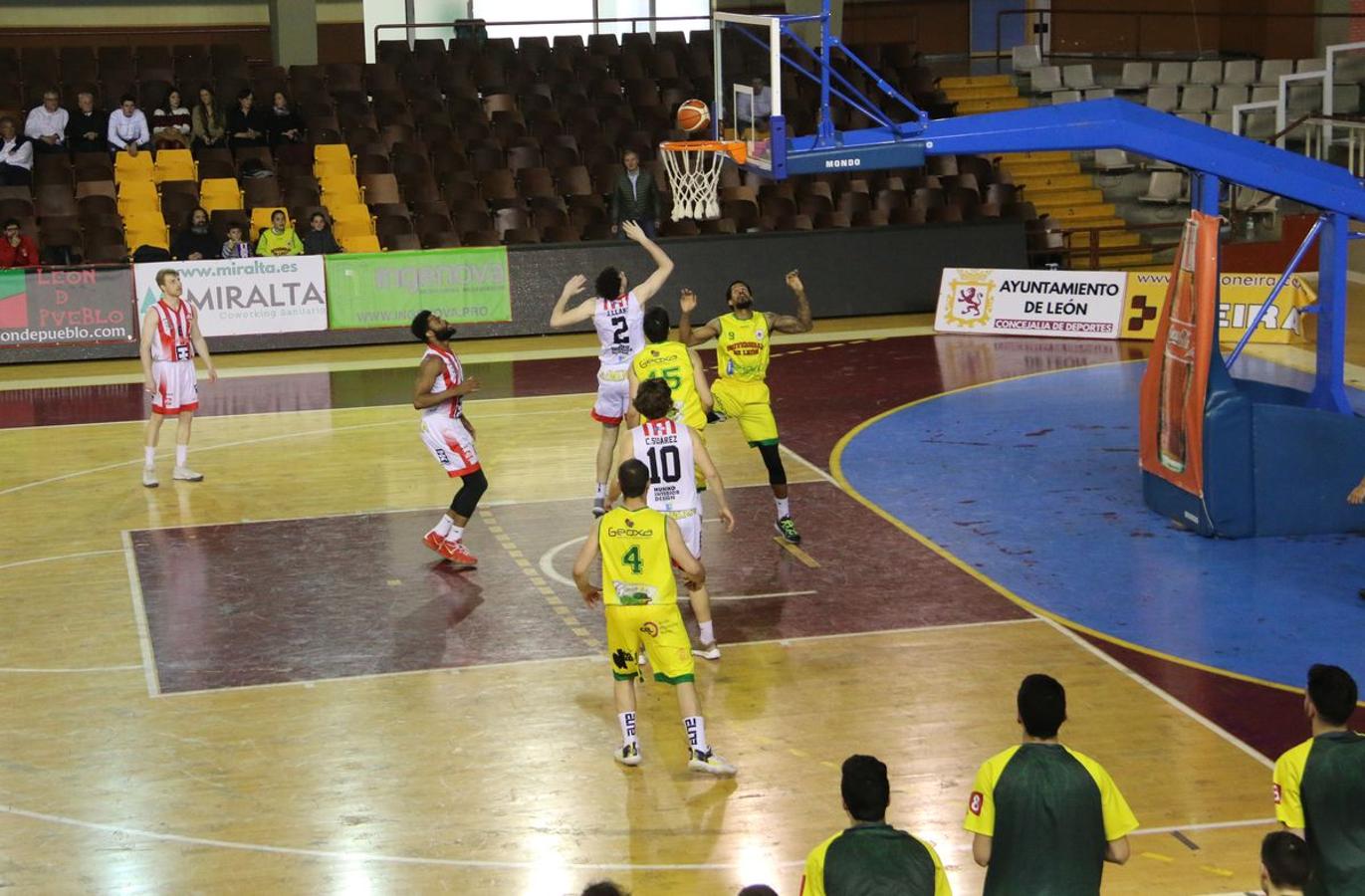 Fotos: Las imágenes del partido entre Basket León y Basket Gijón