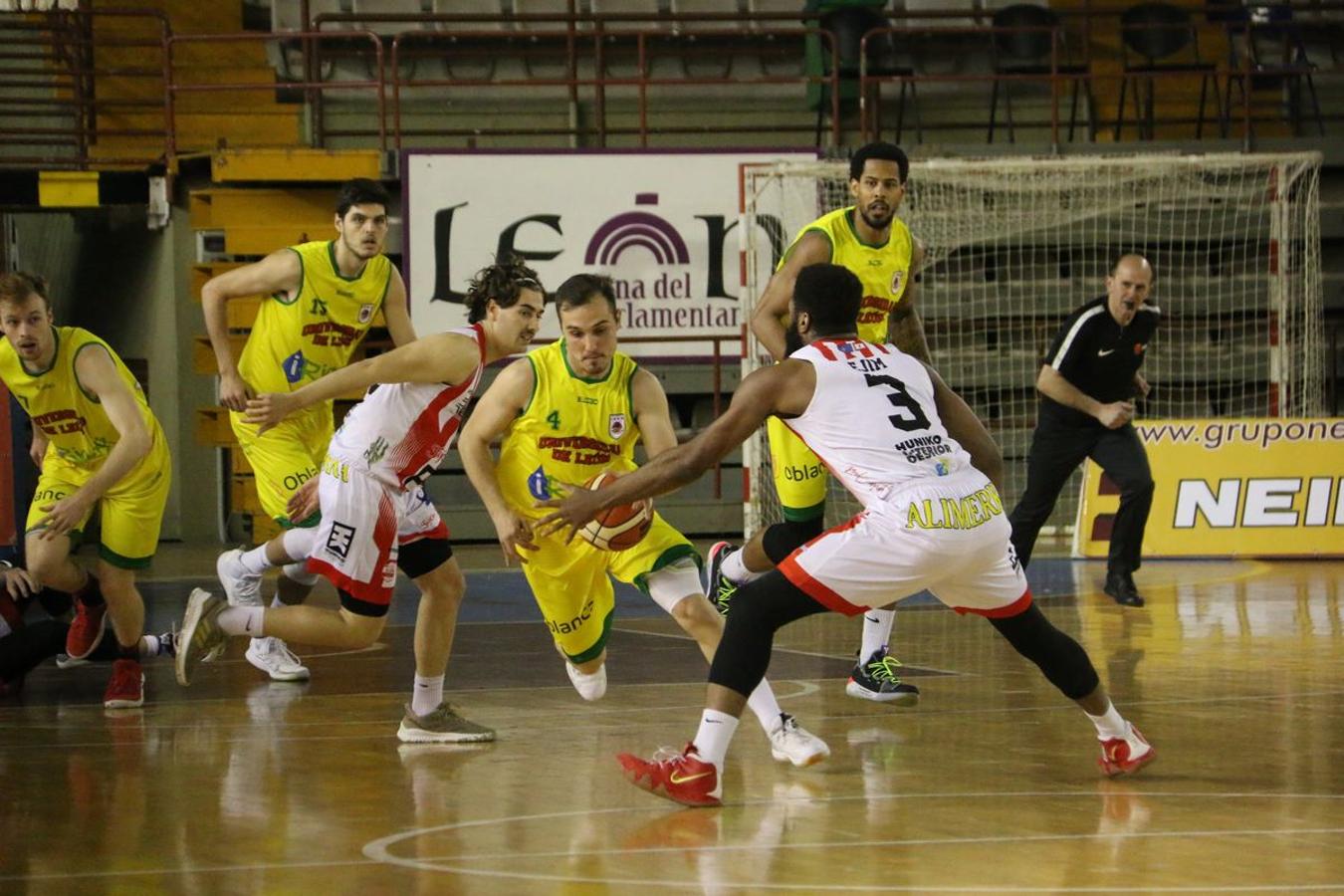 Fotos: Las imágenes del partido entre Basket León y Basket Gijón