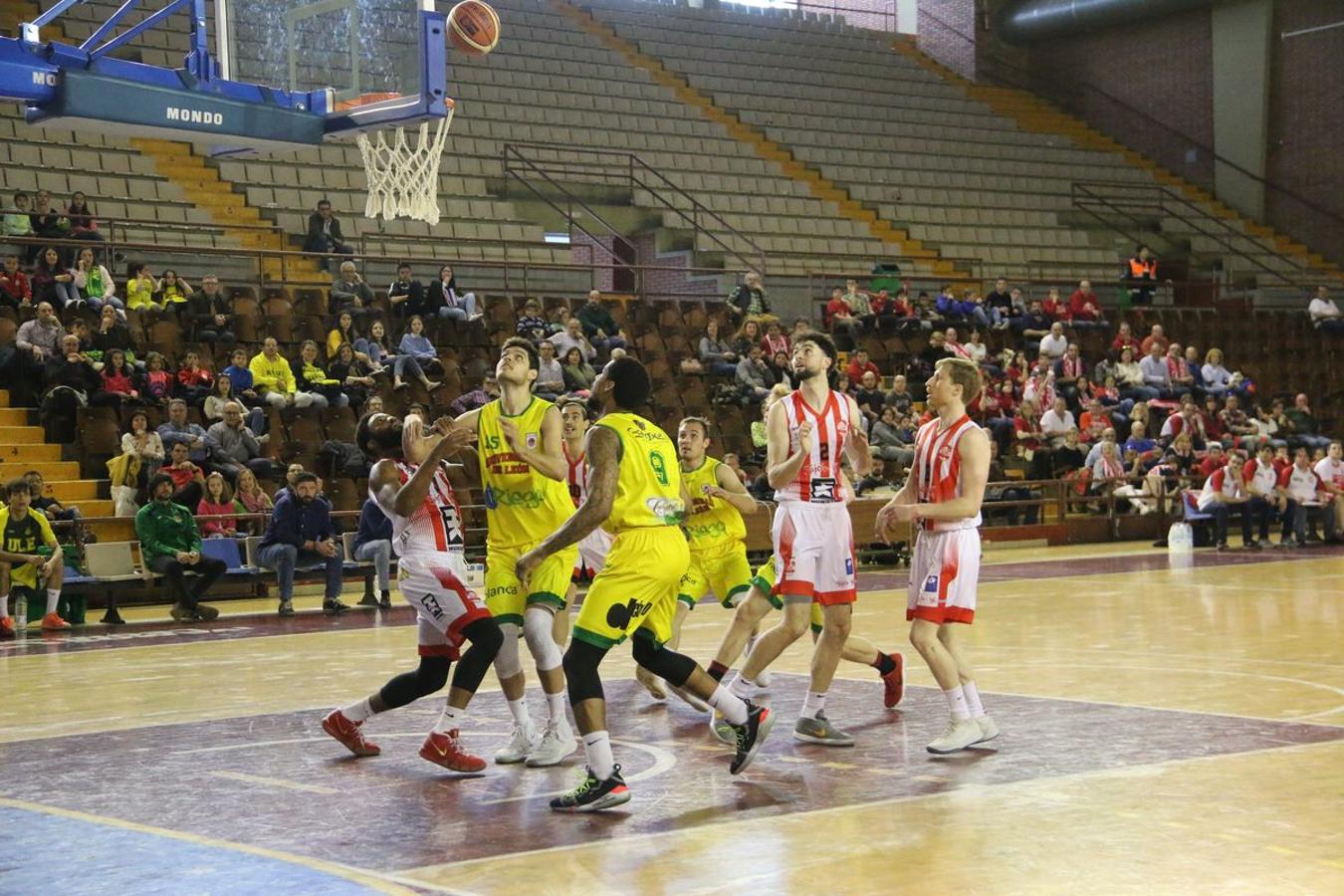 Fotos: Las imágenes del partido entre Basket León y Basket Gijón
