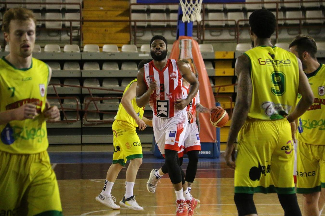 Fotos: Las imágenes del partido entre Basket León y Basket Gijón