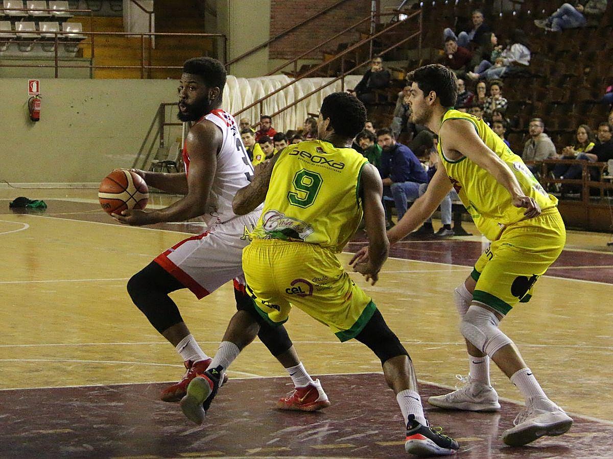 Fotos: Las imágenes del partido entre Basket León y Basket Gijón