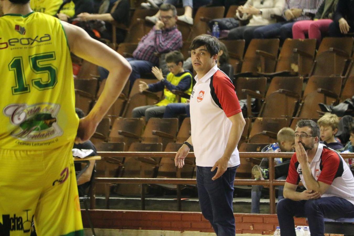 Fotos: Las imágenes del partido entre Basket León y Basket Gijón