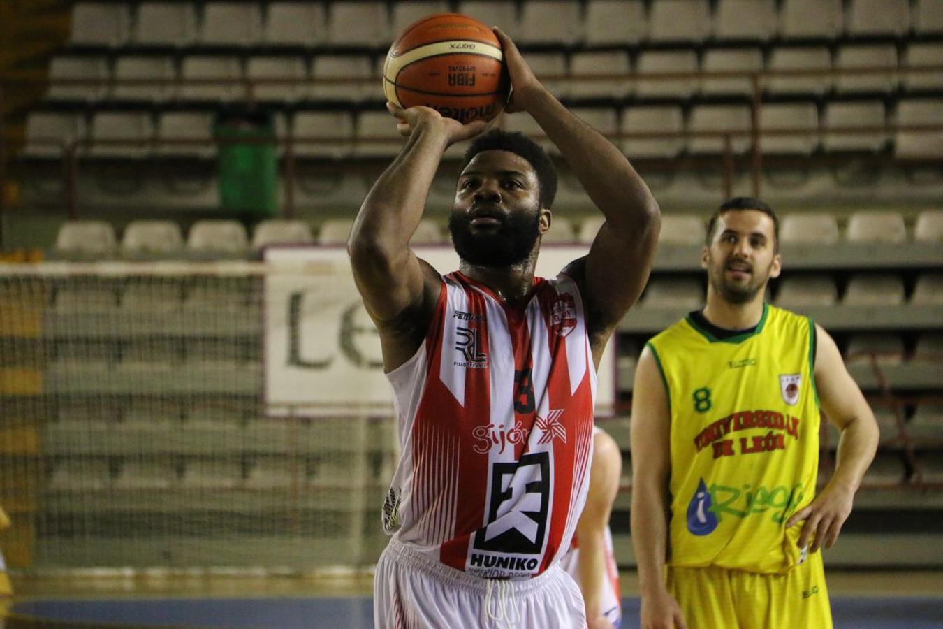 Fotos: Las imágenes del partido entre Basket León y Basket Gijón
