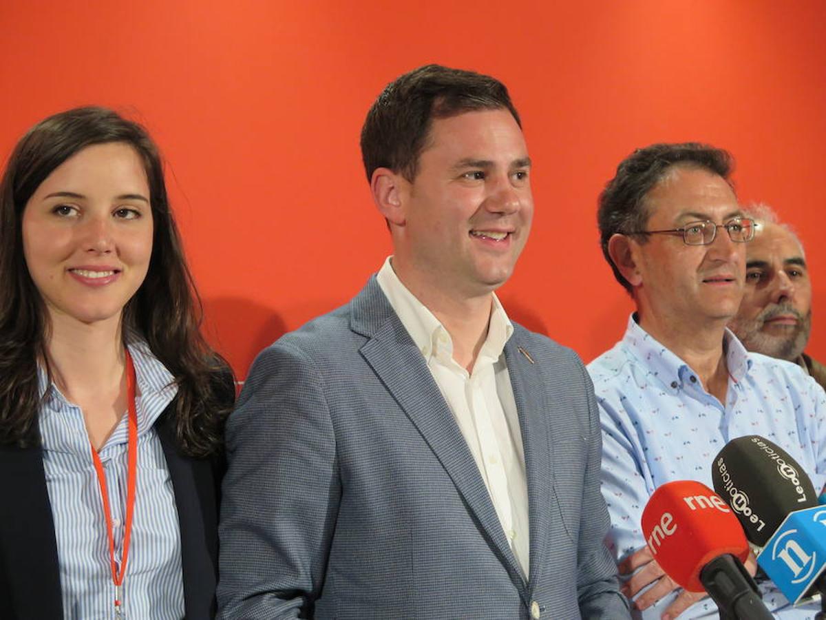 Fotos: El PSOE de León, de fiesta con sus dos diputados