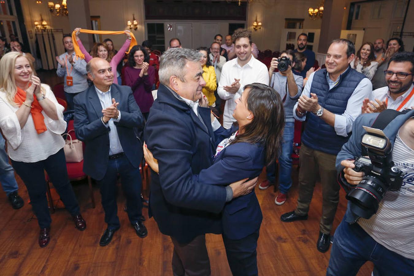 Fotos: Abrazos y alegría en la noche de Ciudadanos de León