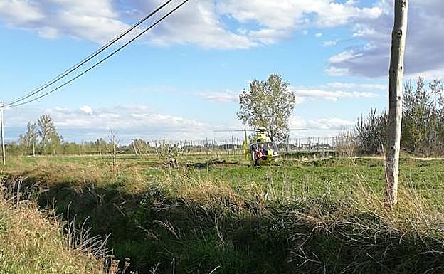 El helicóptero, en las inmediaciones. 