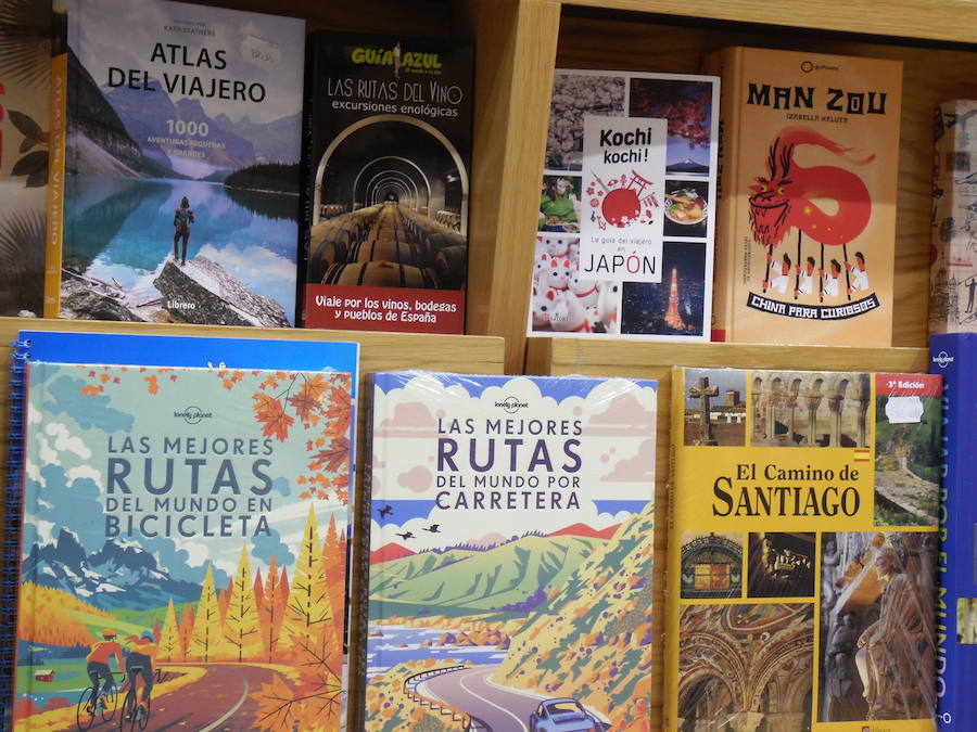 Un mundo mágico se abre al cruzar la puerta de la Librería Pastor (Santo Domingo). Allí, en sus estantes se amontonan, cientos, miles de libros esperando a ser descubiertos. 