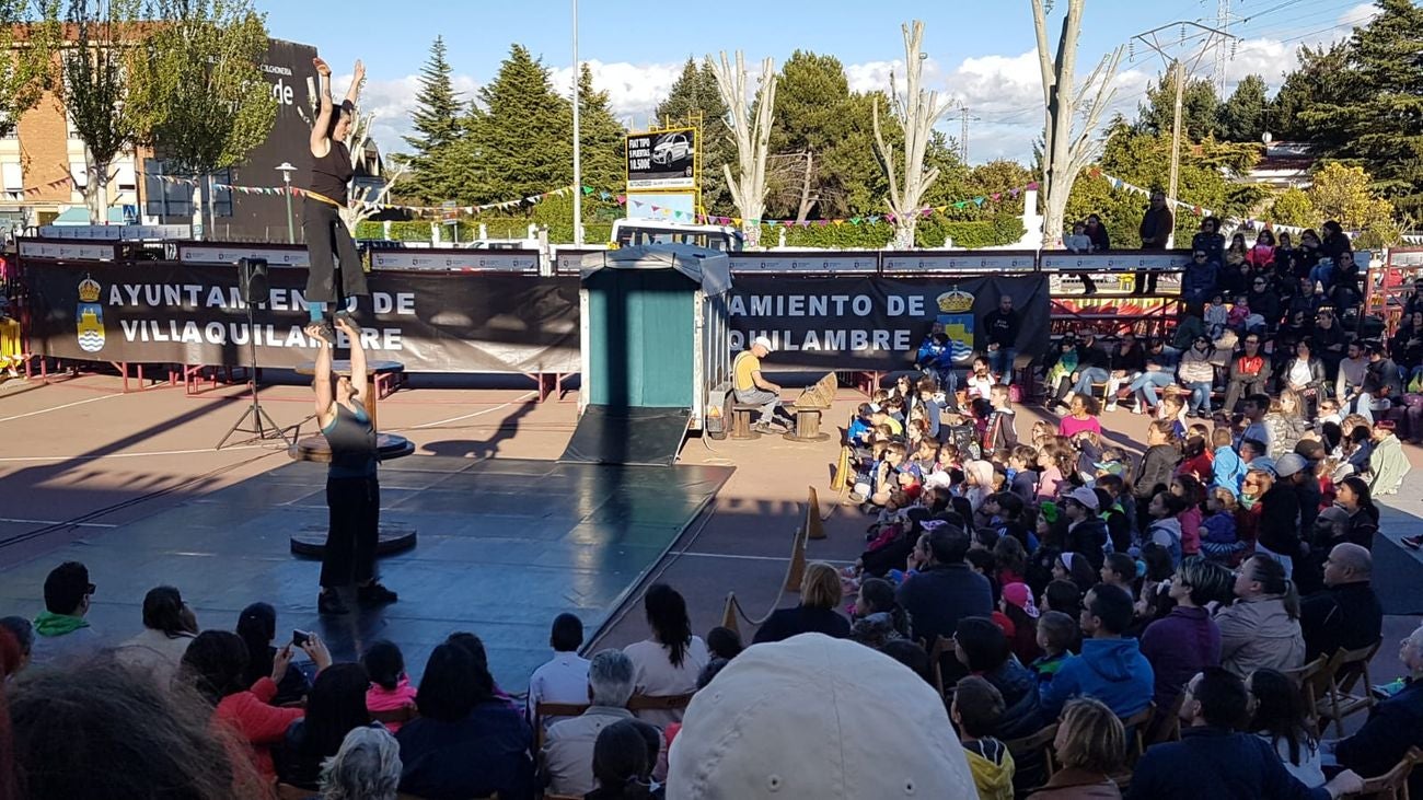 La localidad de Navatejera vive este sábado una nueva e intensa jornada marcada por el circo