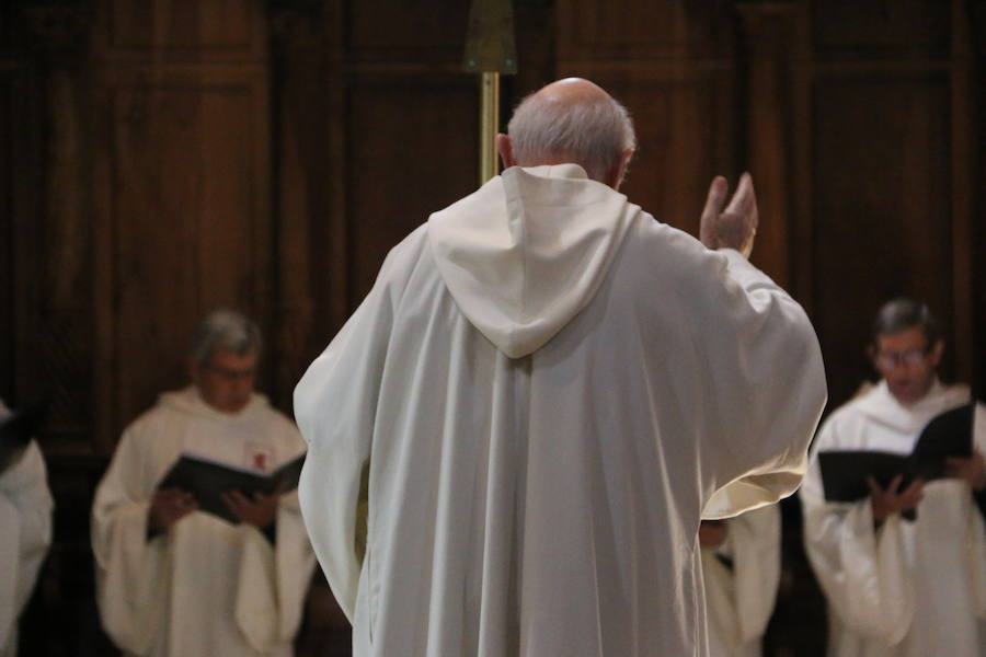 Fotos: El canto de Vísperas vuelve a Sandoval