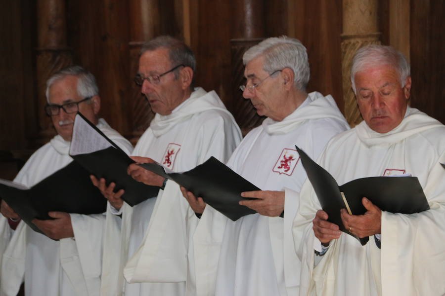 Fotos: El canto de Vísperas vuelve a Sandoval