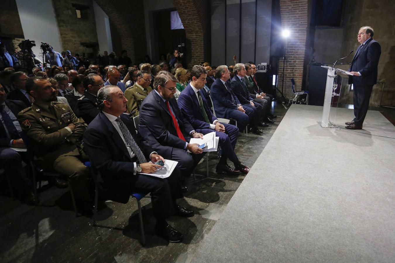 En un marco histórico como el Palacio del Conde Luna, el presidente de la Junta de Castilla y León, Juan Vicente Herrera, abre el I Encuentro Parlamentario España-Estados Unidos, en el que abordar las bases de encuentro entre culturas y sociedades