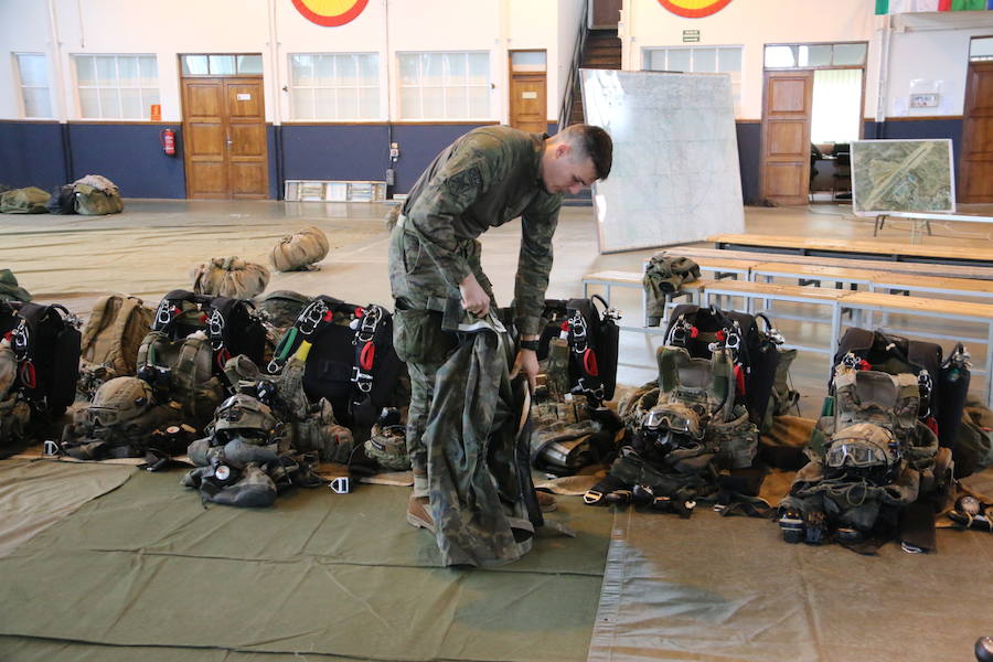 La Brigada Paracaidista lleva la pauta del ejercicio Lone Paratrooper 2019, en el que los paracaidistas de élite de España, Francia, Italia, EE.UU, Portugal, Holanda y Polonia se entrenan en el mejor escenario posible: la Academia Básica del Aire