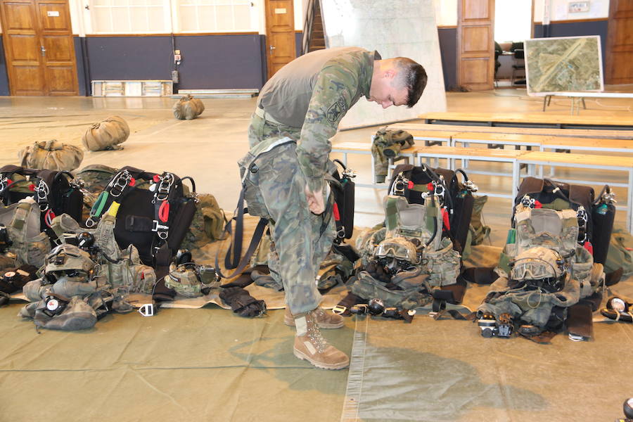 La Brigada Paracaidista lleva la pauta del ejercicio Lone Paratrooper 2019, en el que los paracaidistas de élite de España, Francia, Italia, EE.UU, Portugal, Holanda y Polonia se entrenan en el mejor escenario posible: la Academia Básica del Aire