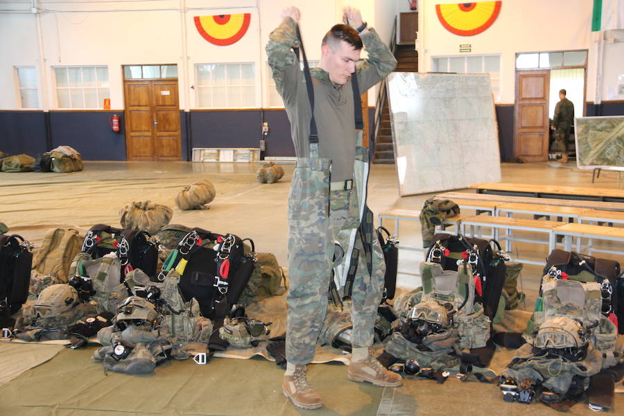 La Brigada Paracaidista lleva la pauta del ejercicio Lone Paratrooper 2019, en el que los paracaidistas de élite de España, Francia, Italia, EE.UU, Portugal, Holanda y Polonia se entrenan en el mejor escenario posible: la Academia Básica del Aire