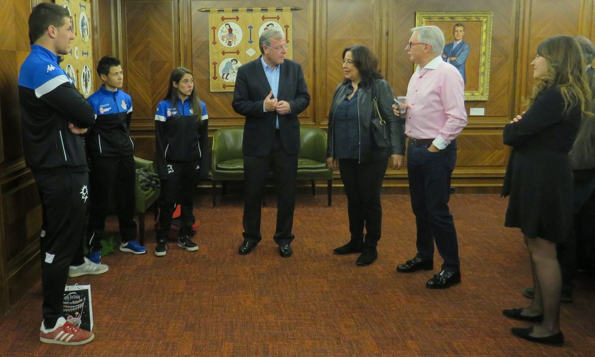 Fotos: Recepción en el Ayuntamiento de León a la selección de lucha leonesa