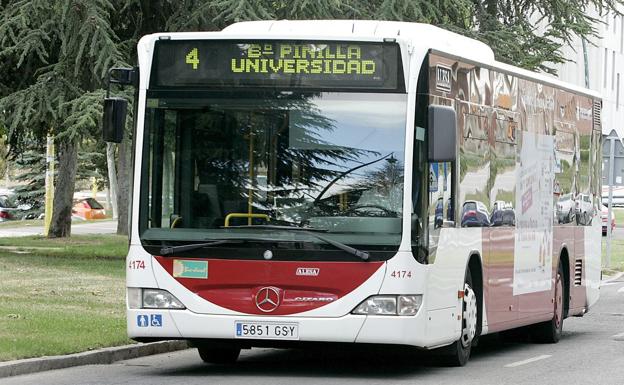 Imagen de un autobús urbano en la zona universitaria de la capital.