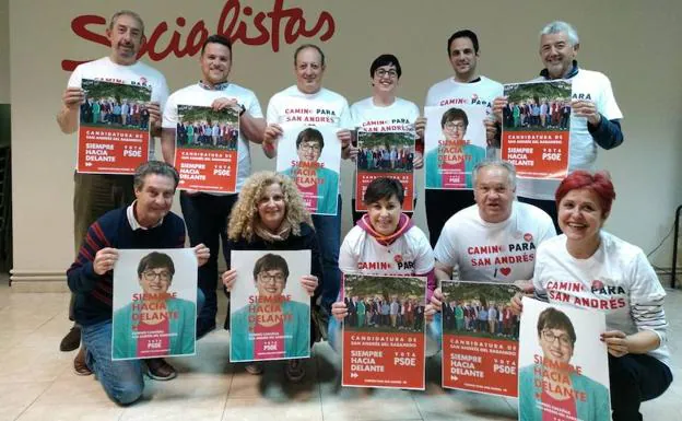 Pegada de carteles del PSOE de San Andrés.