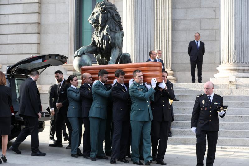 Fotos: Dolor y mucho respeto en la capilla ardiente de Alfredo Pérez Rubalncaba