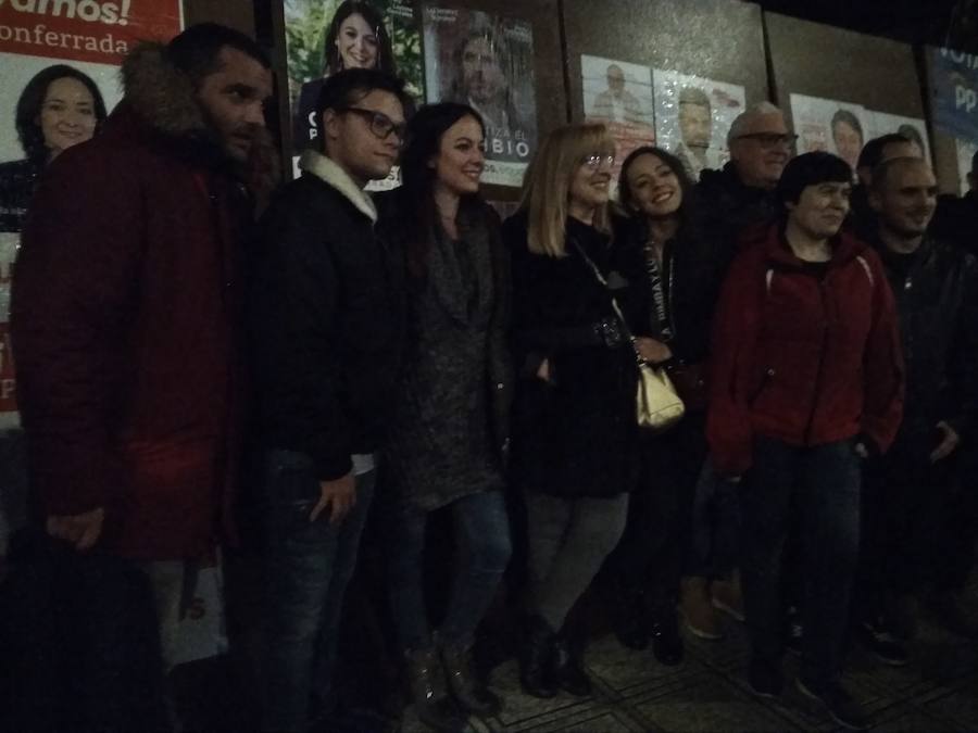 Fotos: Pegada de carteles de Ponferrada