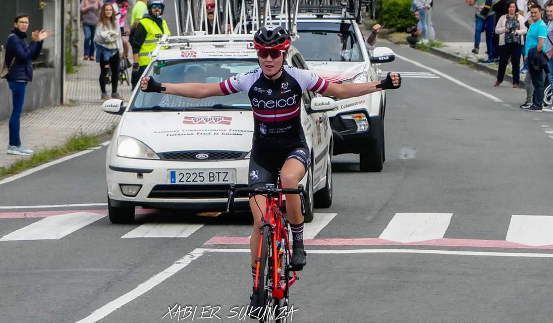 Fotos: Primera victoria del Eneicat Pecafer en la Vuelta a Álava