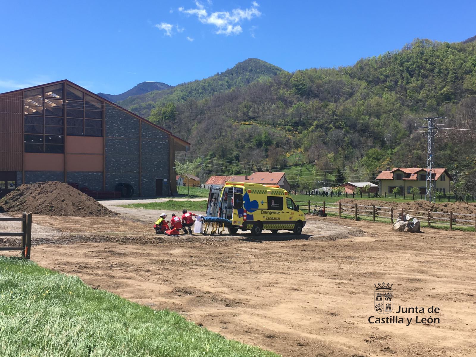 La mujer fue trasladada hasta Posada de Valdeón, desde donde fue evacuada al Hospital de León. 