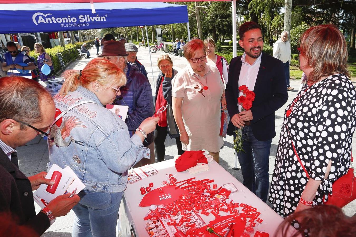 Fotos: La campaña se pelea en el Rastro