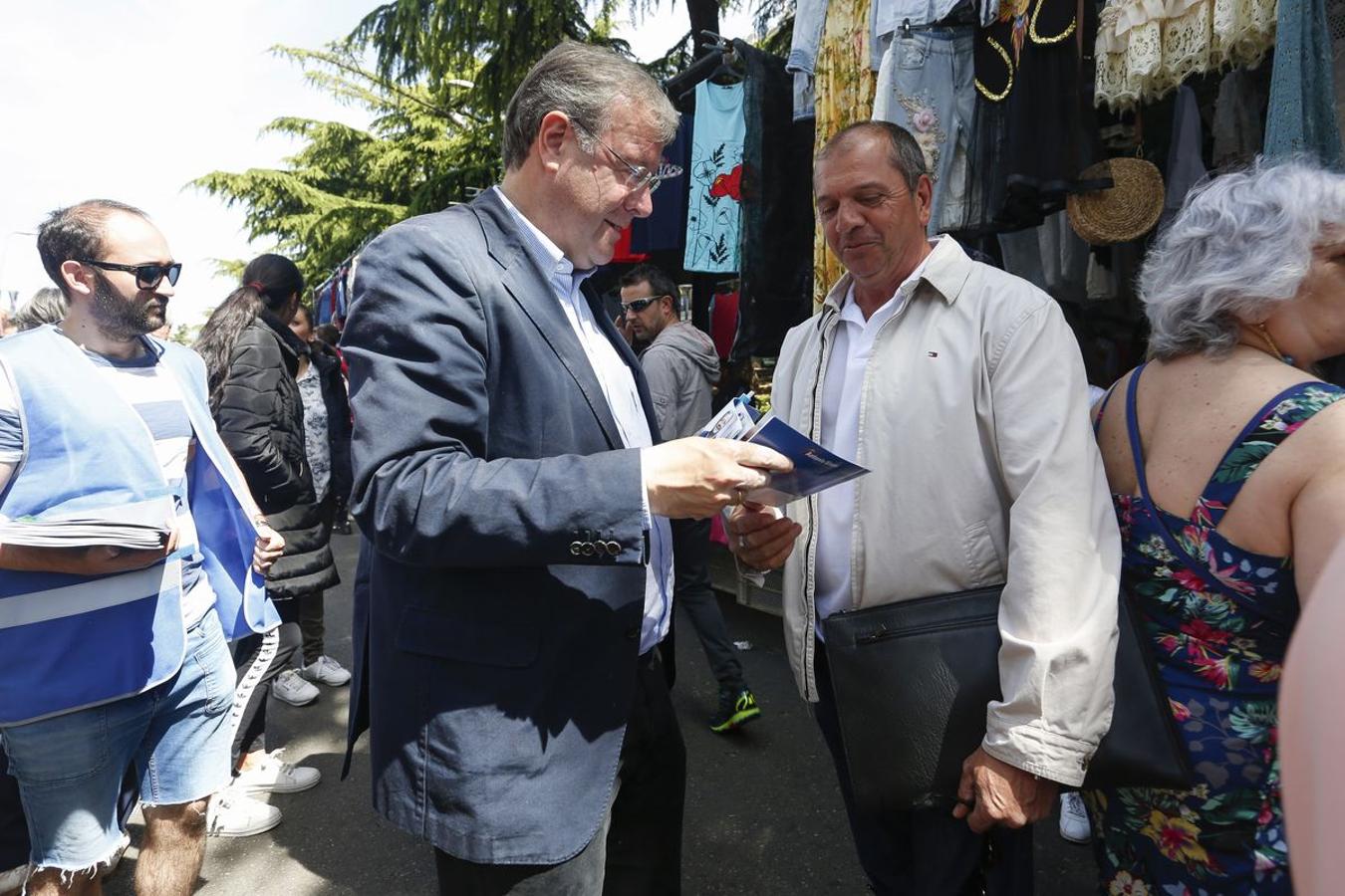 Fotos: La campaña se pelea en el Rastro