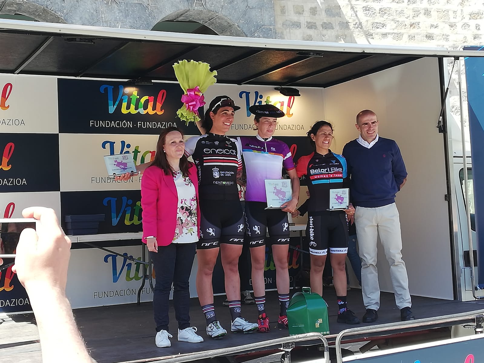 Fotos: Victoria en la tercera etapa de la Vuelta a Álava del Eneicat Pecafer