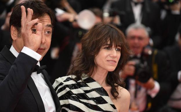 Javier Bardem (i) y Charlotte Gainsbourg. 