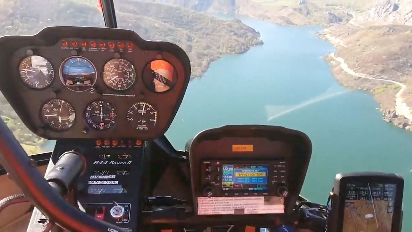 Vista del Valle de Laciana desde el helicóptero de Calleja. 