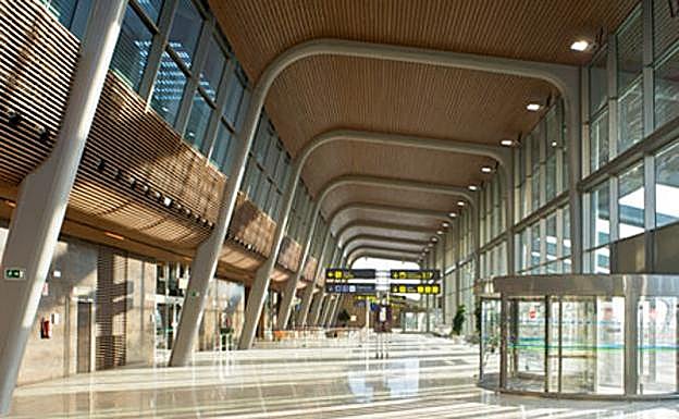 Interior del Aeropuerto de León.