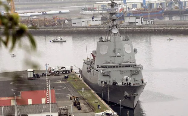 La fragata de la Armada española 'Mendez Nuñez', en una imagen de archivo atracada en su base del Arsenal Militar de Ferrol (Coruña).