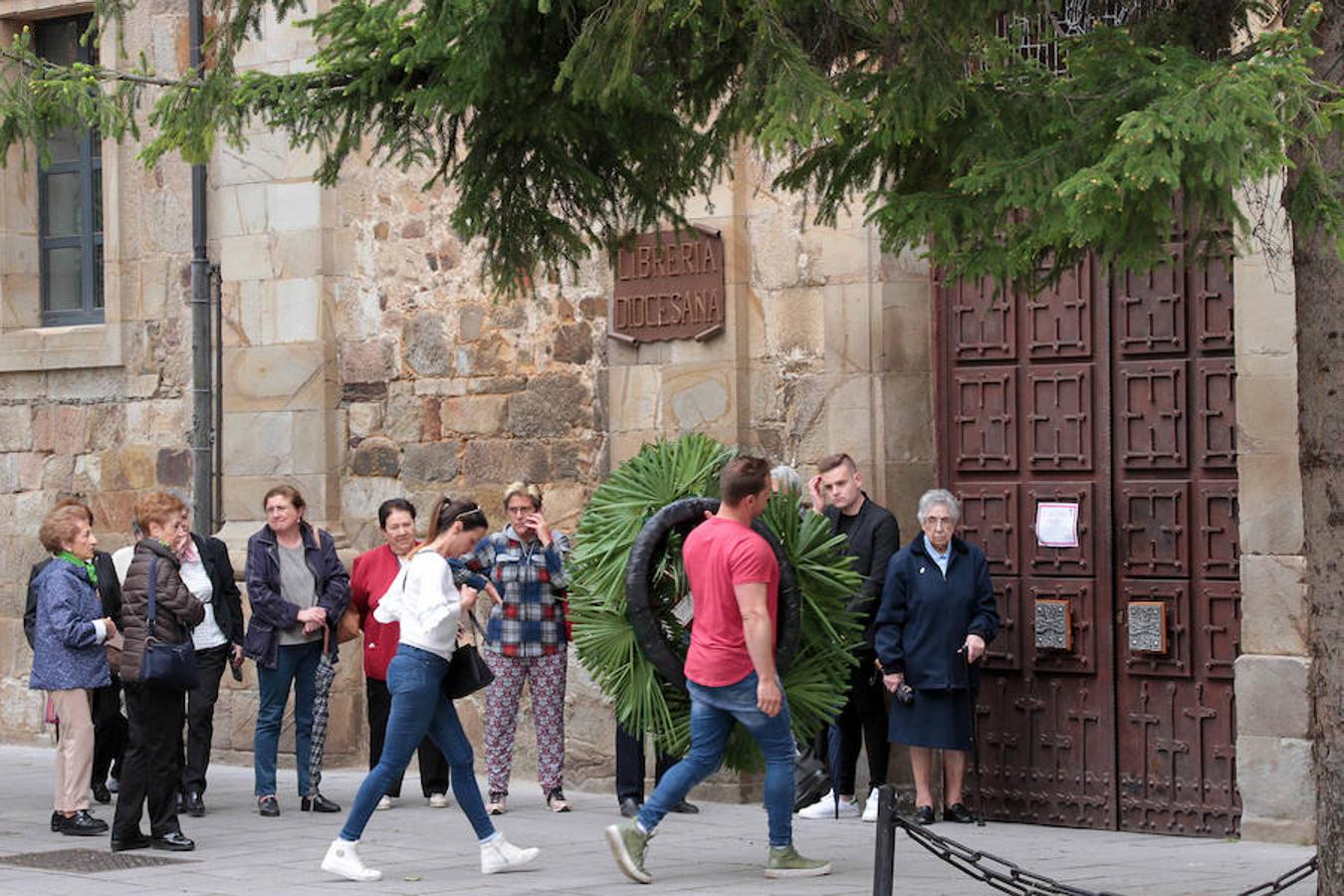 Fotos: Capilla ardiente del obispo de Astorga