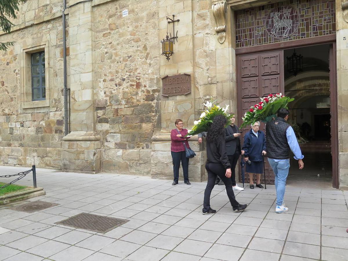 Fotos: Capilla ardiente del obispo de Astorga