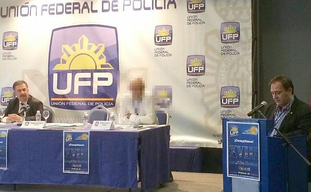 Víctor Duque, interviniendo en un acto de la Unión Federal de Policía.