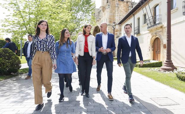 Galería. Reyes Maroto visita el Parador de San Marcos. 