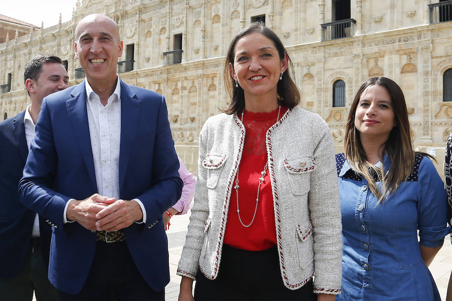 Fotos: La ministra de Turismo, Reyes Maroto, visita la plaza de San Marcos de León