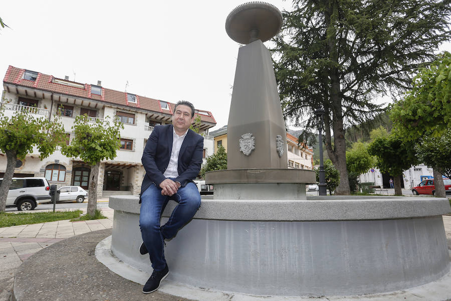 Fotos: El candidato a las Cortes de Castilla y León por la UPL, Luis Mariano Santos