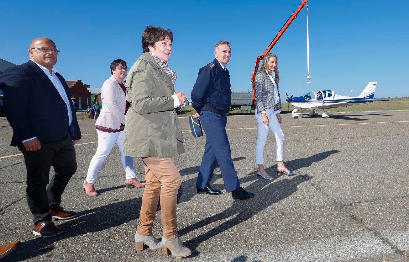 Cuarentena de personas con discapacidad, usuarias del CRE, disfrutan de vuelos en avioneta así como de una actividad de mototerapia | La delegada del Gobierno resalta la «plena inclusión» que permite el CRE de San Andrés en su IV Jornada de Vuelo Adaptado