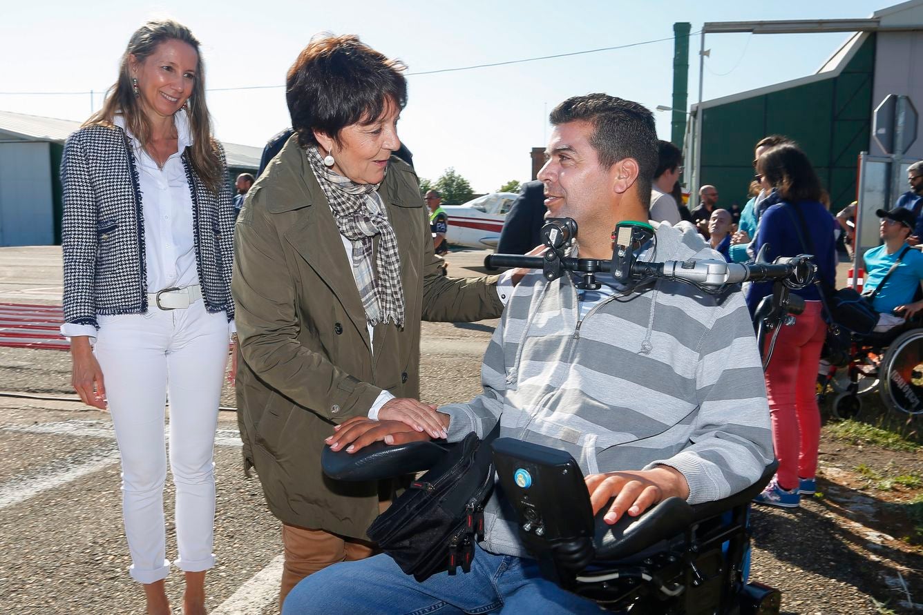 Cuarentena de personas con discapacidad, usuarias del CRE, disfrutan de vuelos en avioneta así como de una actividad de mototerapia | La delegada del Gobierno resalta la «plena inclusión» que permite el CRE de San Andrés en su IV Jornada de Vuelo Adaptado