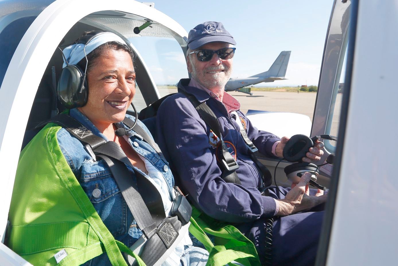 Cuarentena de personas con discapacidad, usuarias del CRE, disfrutan de vuelos en avioneta así como de una actividad de mototerapia | La delegada del Gobierno resalta la «plena inclusión» que permite el CRE de San Andrés en su IV Jornada de Vuelo Adaptado