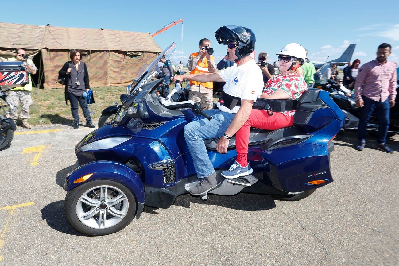 Cuarentena de personas con discapacidad, usuarias del CRE, disfrutan de vuelos en avioneta así como de una actividad de mototerapia | La delegada del Gobierno resalta la «plena inclusión» que permite el CRE de San Andrés en su IV Jornada de Vuelo Adaptado