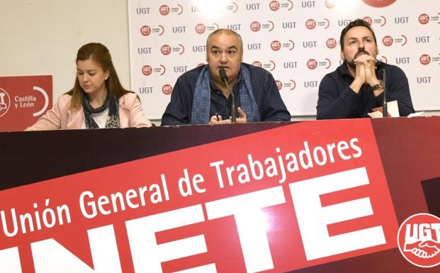 Beatriz García, Tomás Pérez y Miguel Holguín, durante la ruda de prensa. 