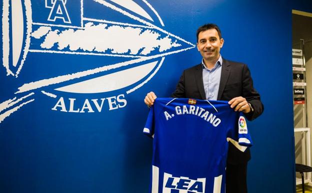 Asier Garitano, durante su presentación oficial como nuevo técnico del Alavés. 
