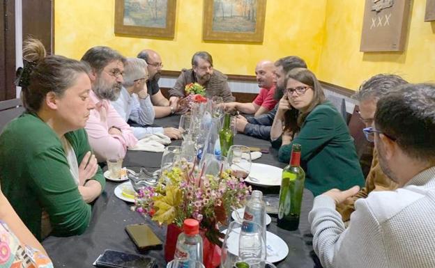 Un instante del encuentro mantenido por representantes de Actúa León.