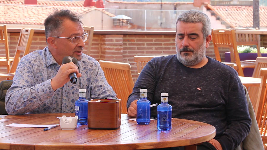 El candidato del PSOE a la Alcaldía de León participa en las entrevistas de leonoticias en la terraza del Camarote Romántico. 