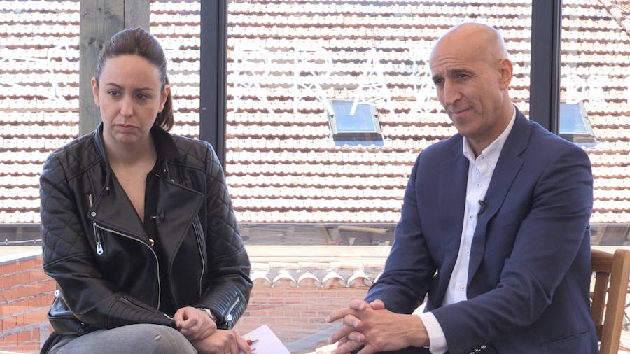 El candidato del PSOE a la Alcaldía de León participa en las entrevistas de leonoticias en la terraza del Camarote Romántico. 