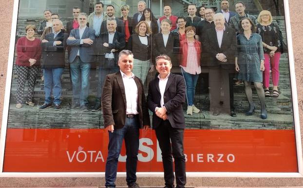 Folgueral junto al candidato de USE Bierzo a las Cortes, Santiago Macías.