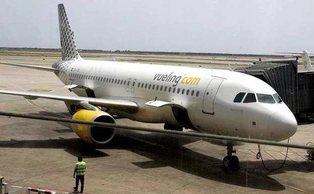Un avión que se dirigía a Ibiza desde París aterriza en Barcelona por una falsa amenaza de bomba