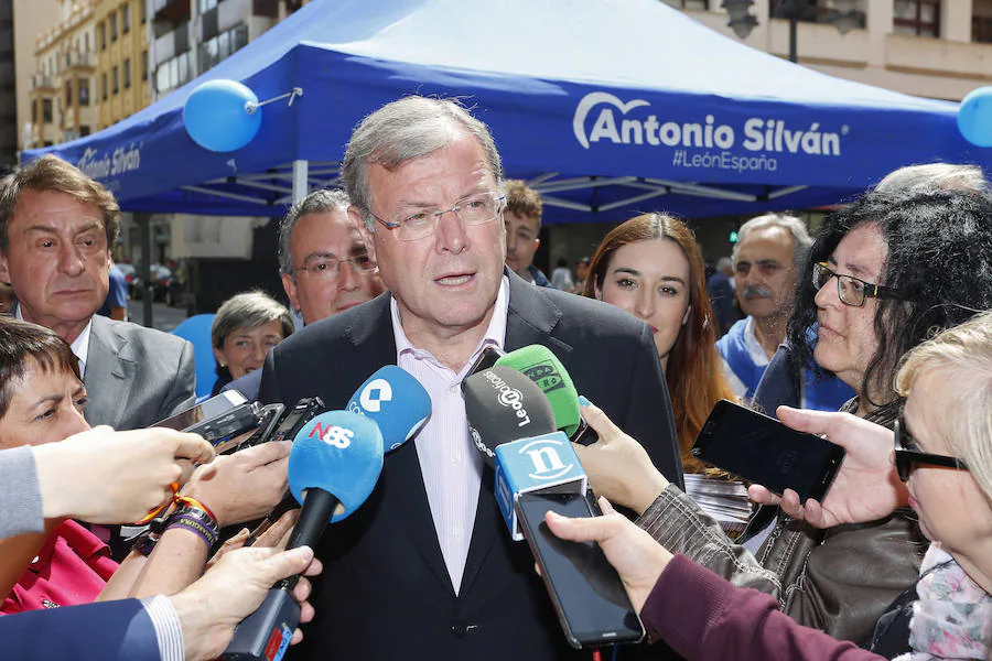 Fotos: La candidatura del PP y Antonio Silván cierran la campaña en Ordoño II